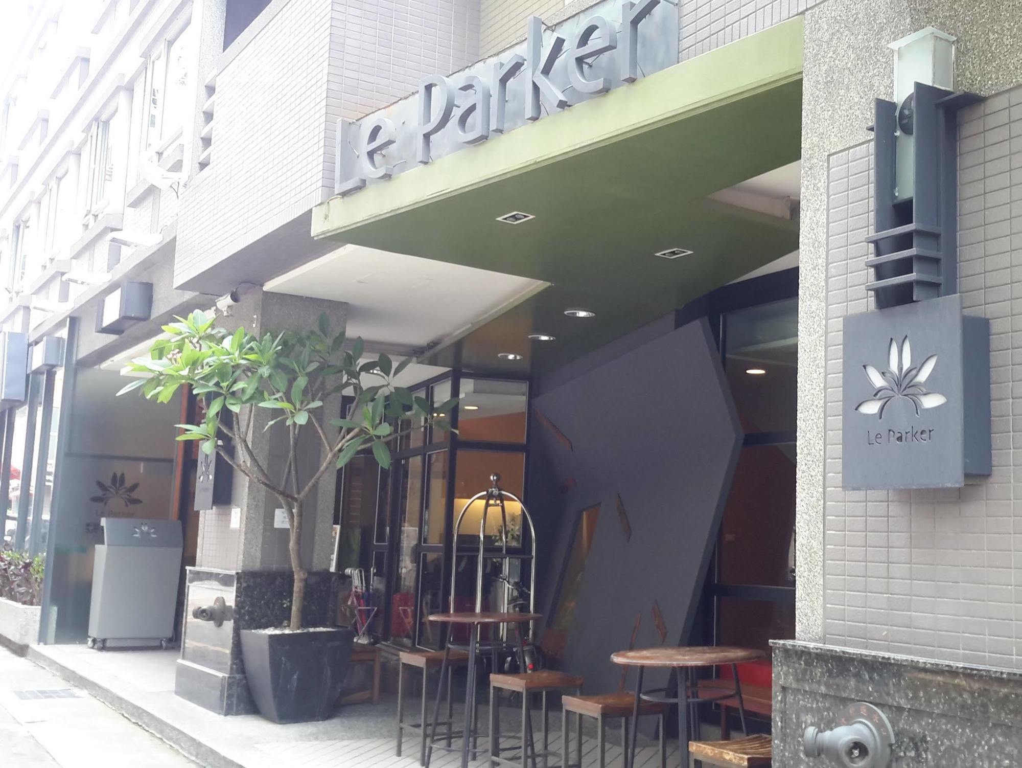 CHECK inn Express Taichung Fengchia Exterior foto